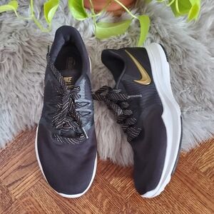 NIKE "IN SEASON TR8" EDITION TRAINING SNEAKERS